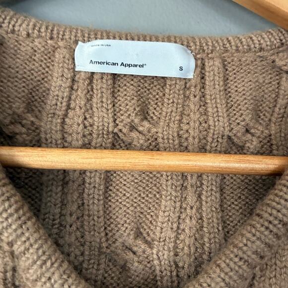 AMERICAN APPAREL V-neck Cable Knit Sweater Classic Camel Preppy Academia Prep S - Picture 3 of 9